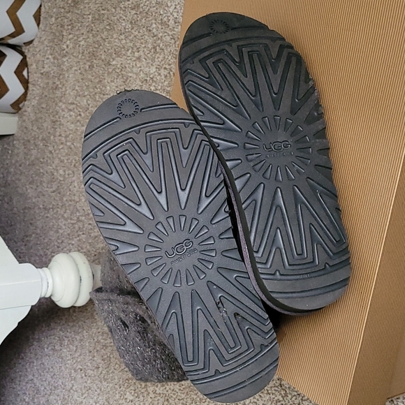UGG Sweater Boots - Picture 4 of 7
